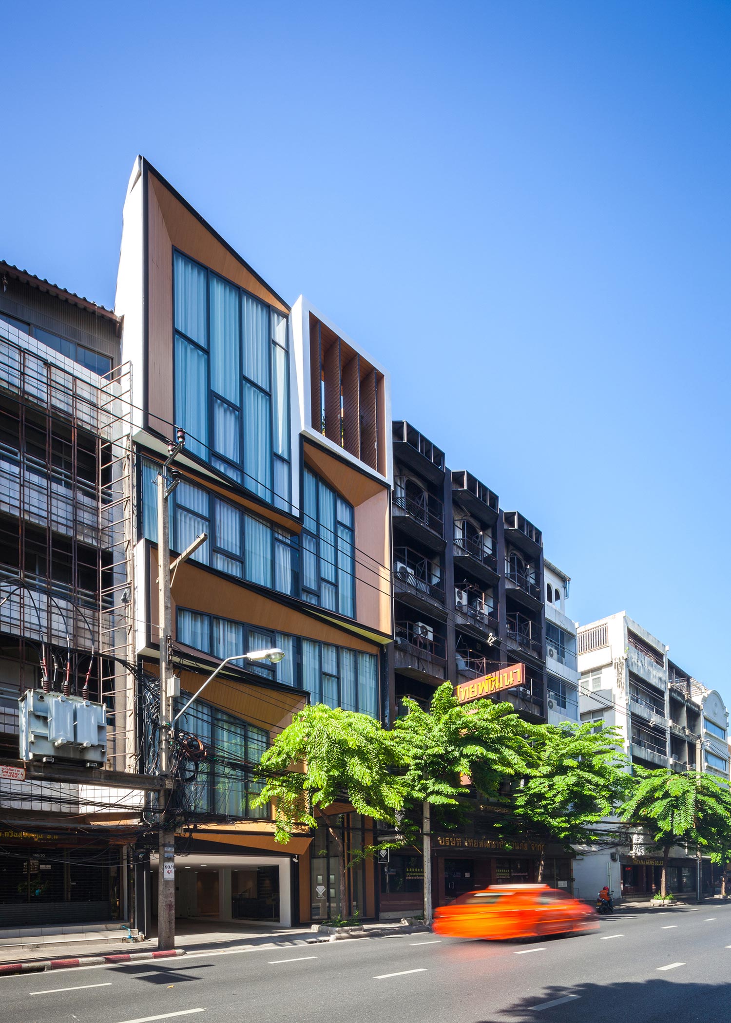A Spacious and Stylish Modern House for a Big Family in Suriya Wong, Thailand by IDIN Architects (2)