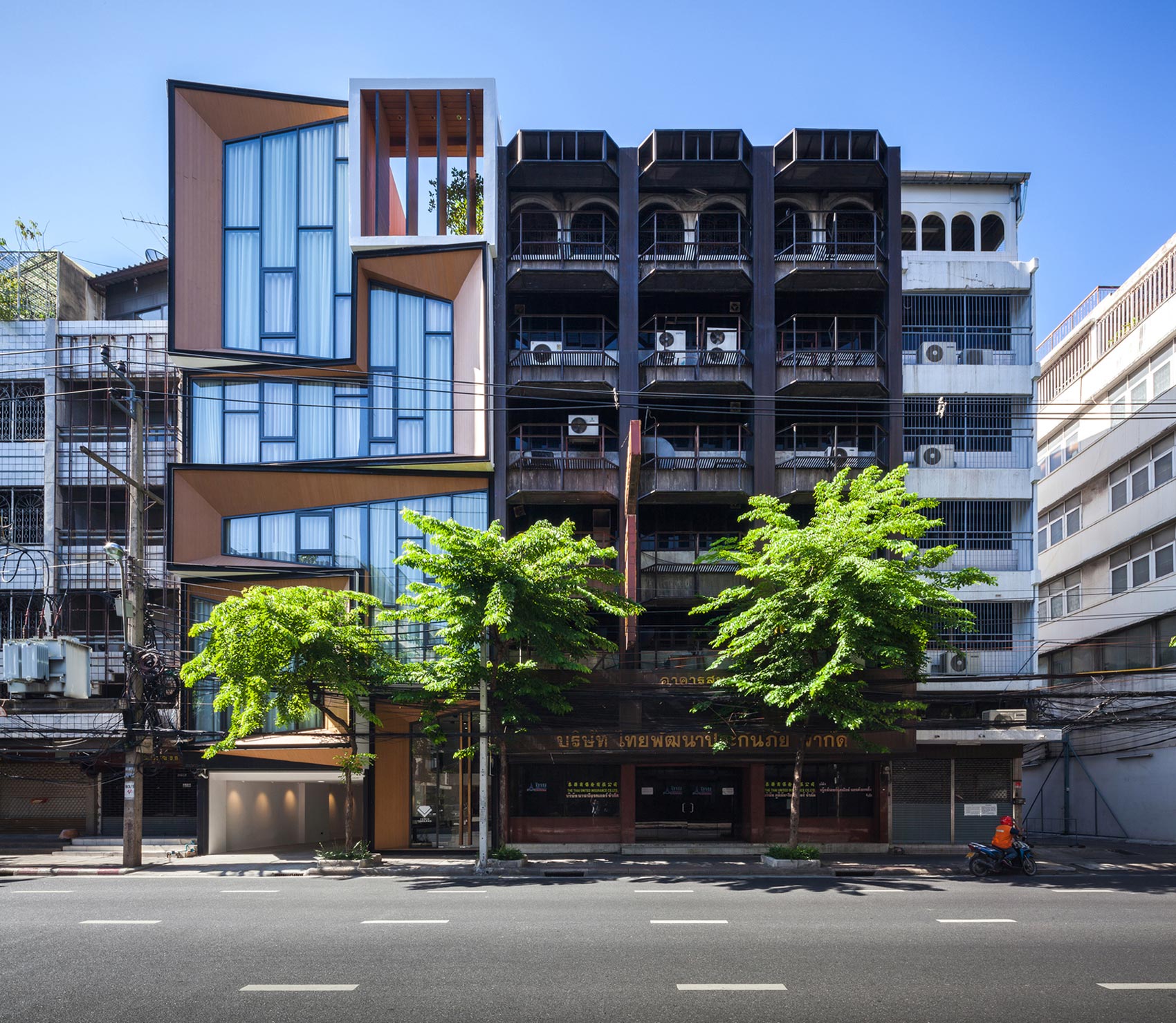 A Spacious and Stylish Modern House for a Big Family in Suriya Wong, Thailand by IDIN Architects (3)