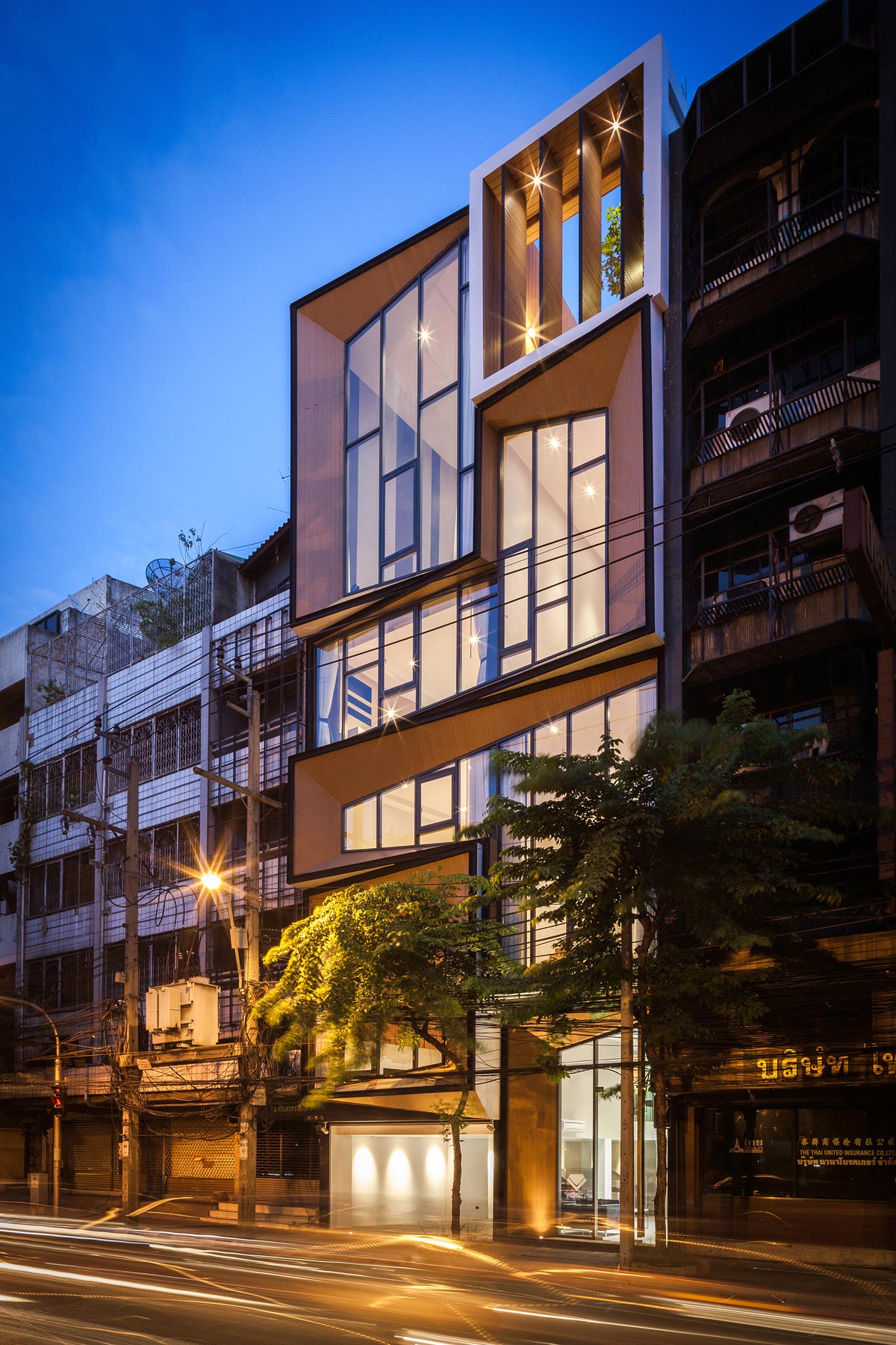 A Spacious and Stylish Modern House for a Big Family in Suriya Wong, Thailand by IDIN Architects (30)