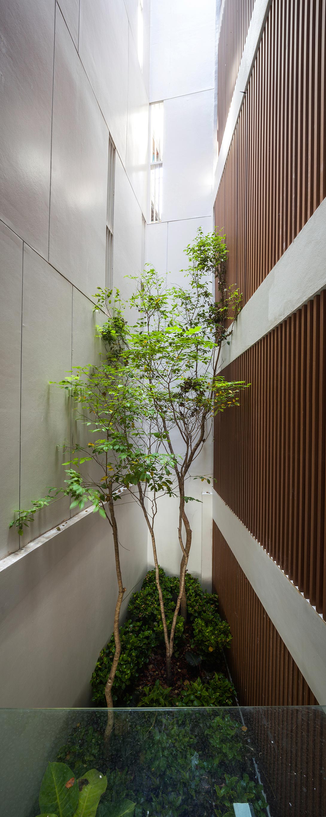 A Spacious and Stylish Modern House for a Big Family in Suriya Wong, Thailand by IDIN Architects (5)