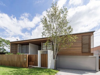 A Spacious and Stylish Summer Home with Beautiful Terrace in Brisbane by Joe Adsett Architects (1)