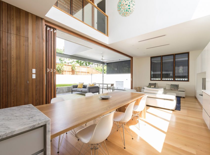 A Spacious and Stylish Summer Home with Beautiful Terrace in Brisbane by Joe Adsett Architects (10)