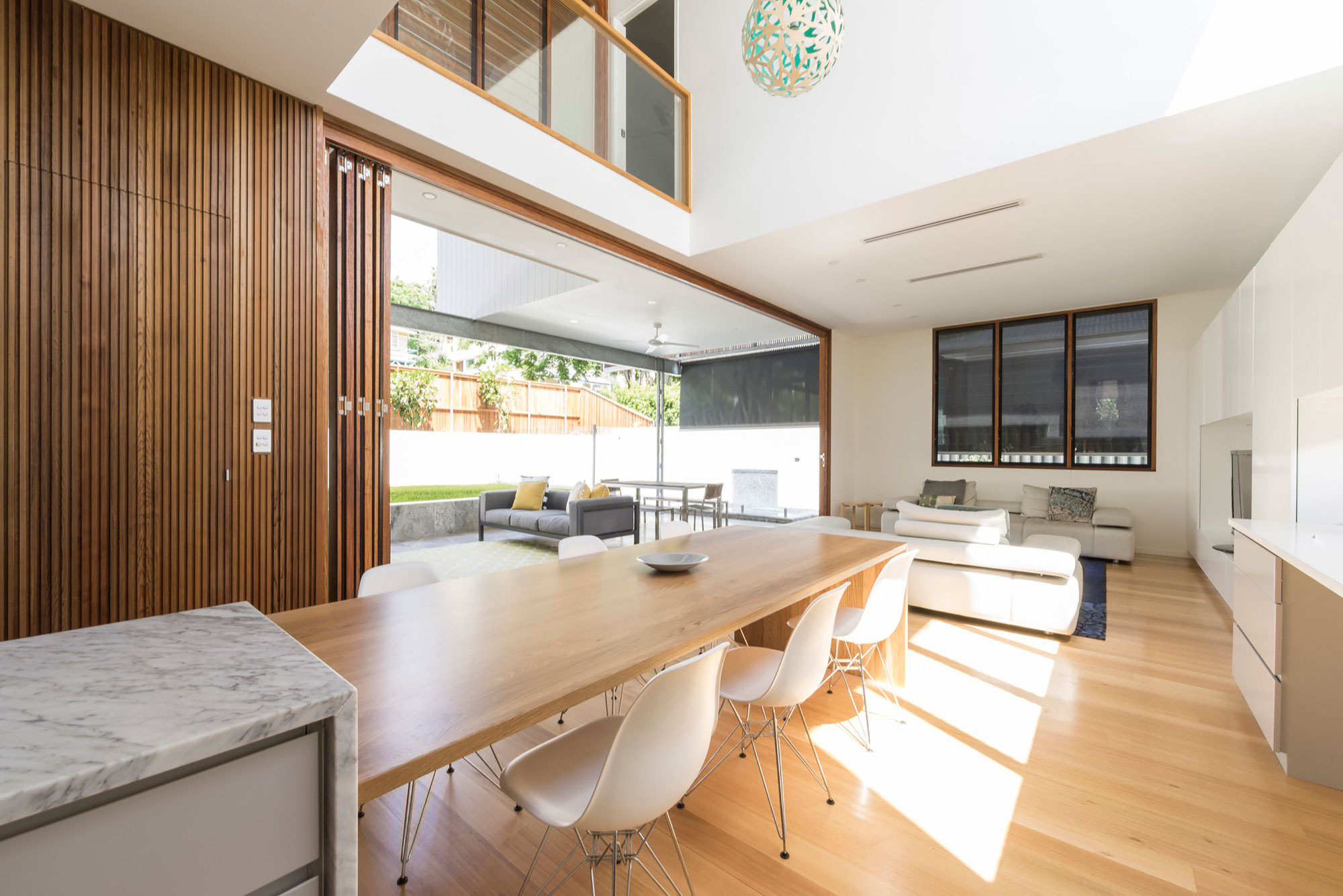 A Spacious and Stylish Summer Home with Beautiful Terrace in Brisbane by Joe Adsett Architects (10)