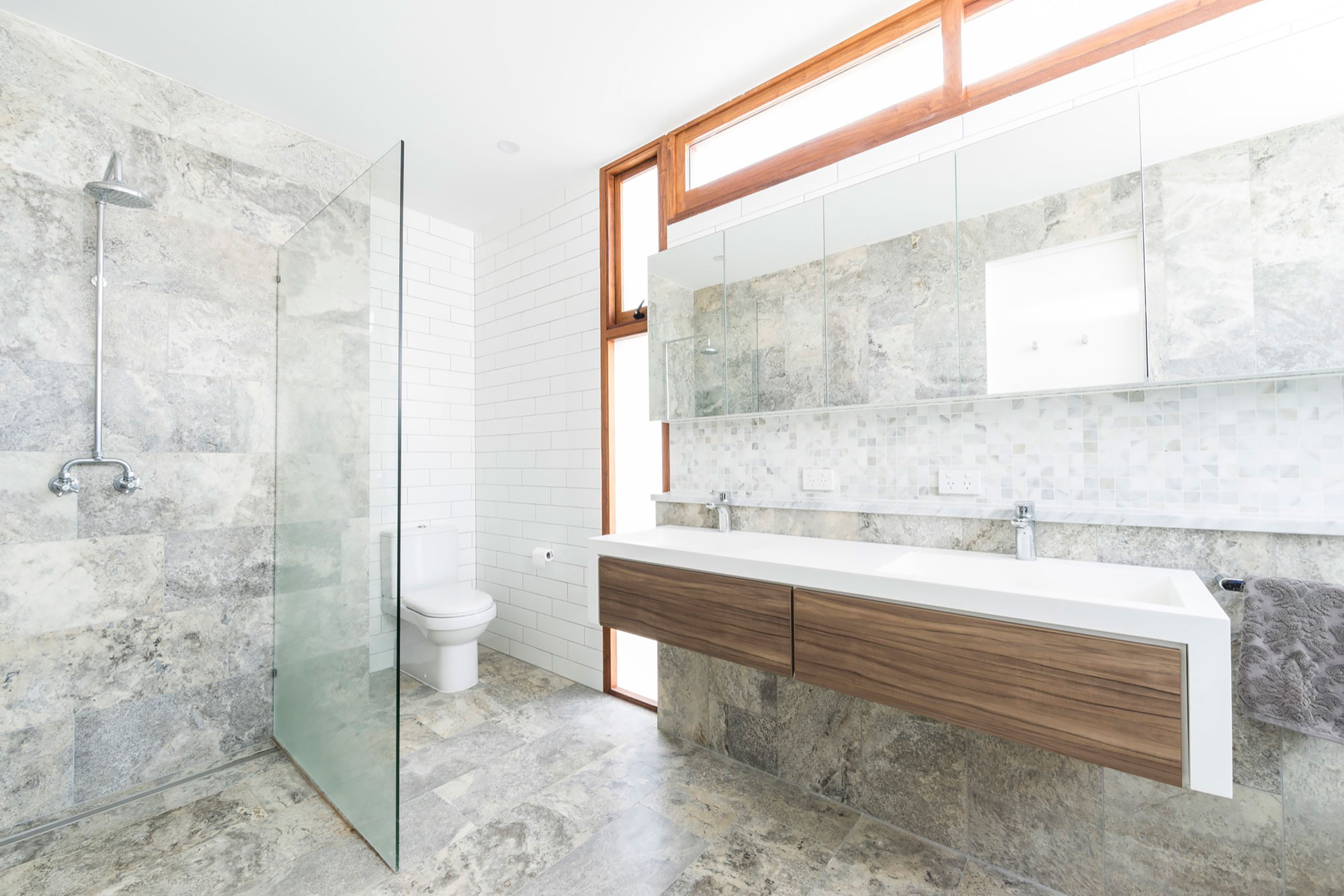 A Spacious and Stylish Summer Home with Beautiful Terrace in Brisbane by Joe Adsett Architects (16)