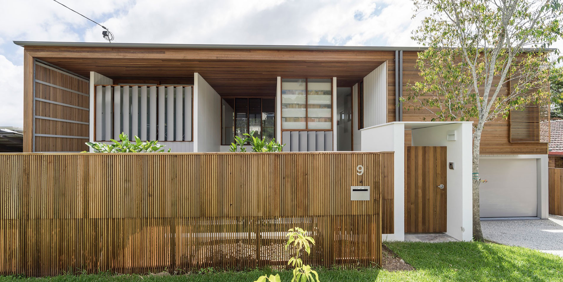 A Spacious and Stylish Summer Home with Beautiful Terrace in Brisbane by Joe Adsett Architects (2)