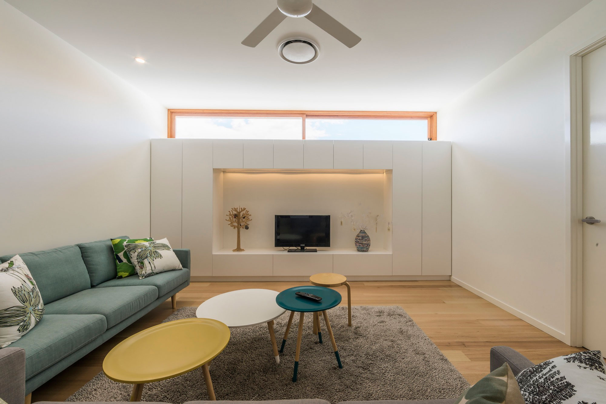 A Spacious and Stylish Summer Home with Beautiful Terrace in Brisbane by Joe Adsett Architects (6)