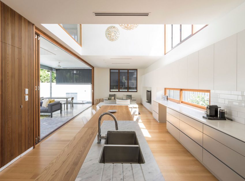 A Spacious and Stylish Summer Home with Beautiful Terrace in Brisbane by Joe Adsett Architects (8)