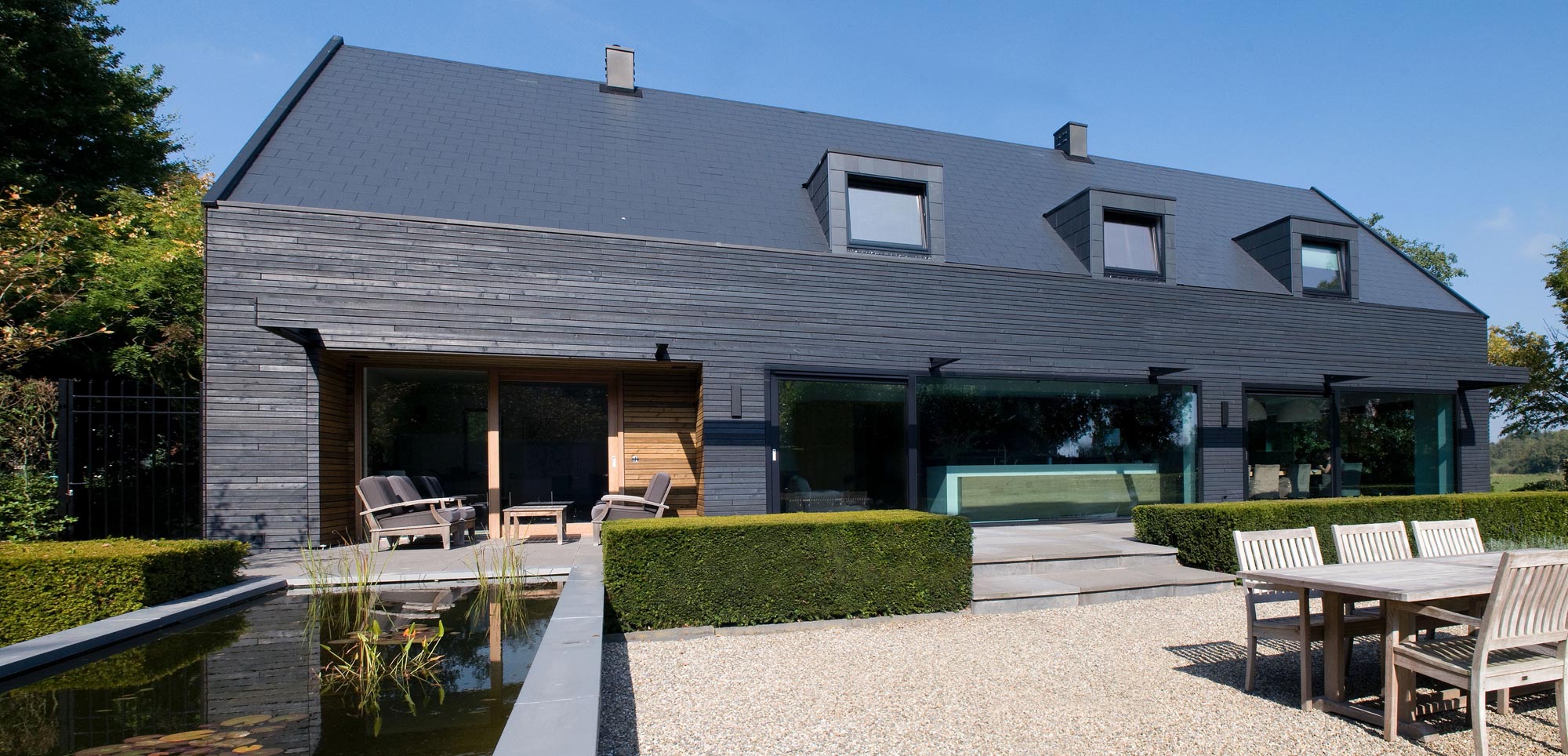 A Spacious and Sustainable Modern House Enhanced by the Wonderful Views of Nature in North Brabant by WillemsenU Architecten (10)