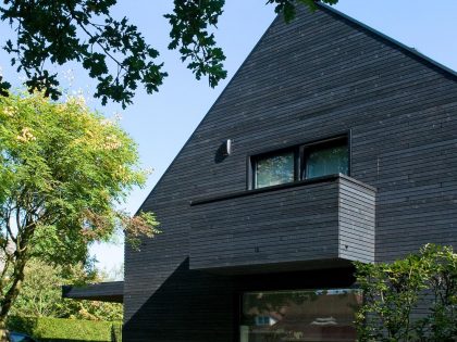 A Spacious and Sustainable Modern House Enhanced by the Wonderful Views of Nature in North Brabant by WillemsenU Architecten (12)