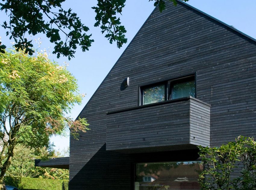 A Spacious and Sustainable Modern House Enhanced by the Wonderful Views of Nature in North Brabant by WillemsenU Architecten (12)