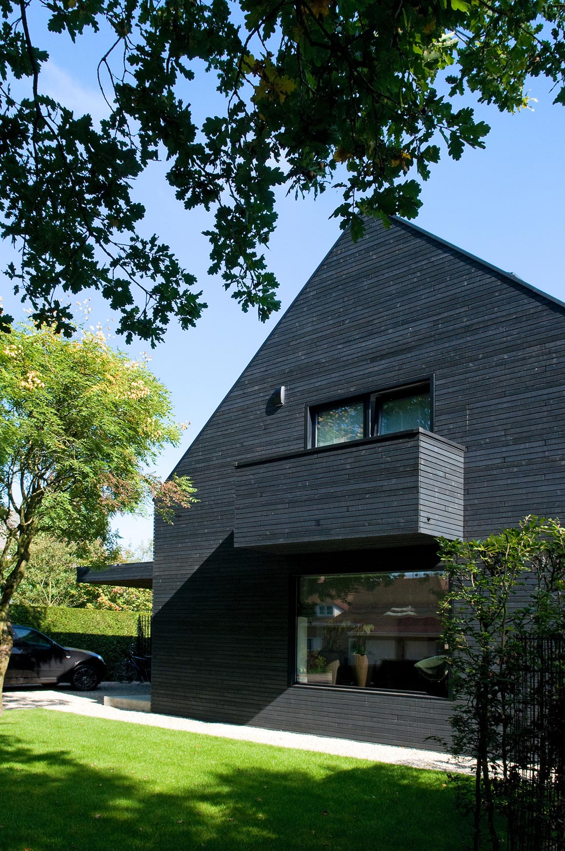 A Spacious and Sustainable Modern House Enhanced by the Wonderful Views of Nature in North Brabant by WillemsenU Architecten (12)