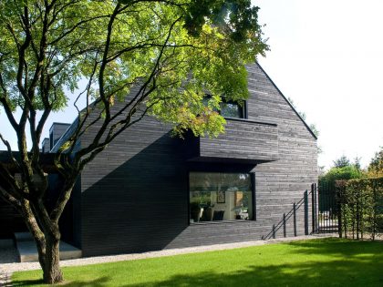 A Spacious and Sustainable Modern House Enhanced by the Wonderful Views of Nature in North Brabant by WillemsenU Architecten (13)