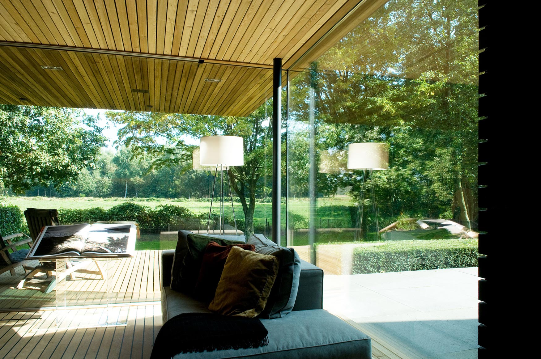 A Spacious and Sustainable Modern House Enhanced by the Wonderful Views of Nature in North Brabant by WillemsenU Architecten (17)