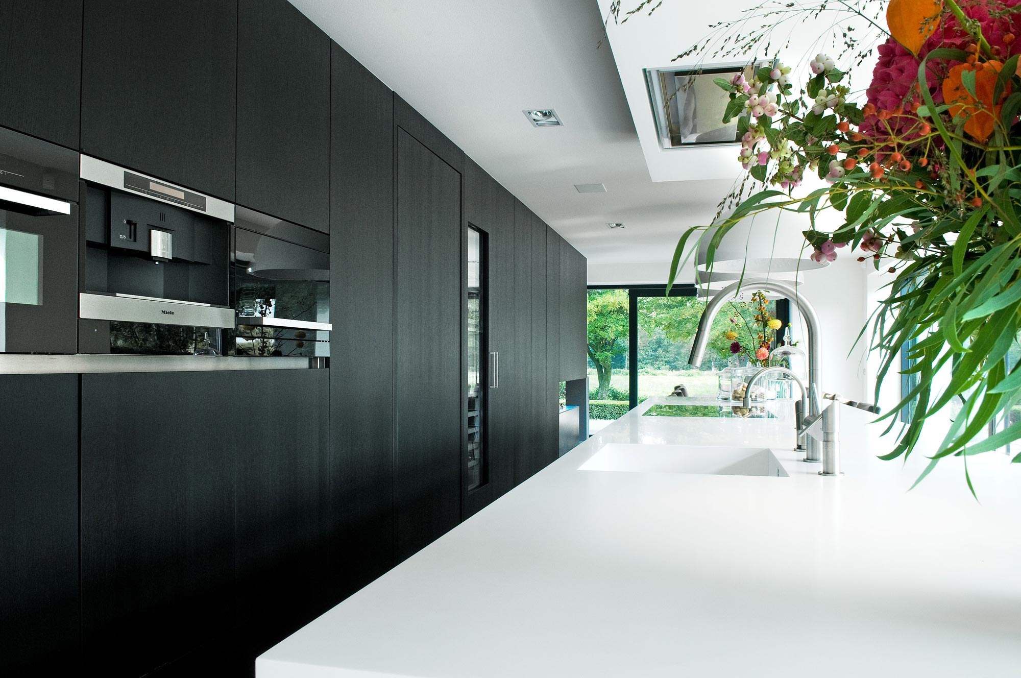A Spacious and Sustainable Modern House Enhanced by the Wonderful Views of Nature in North Brabant by WillemsenU Architecten (21)