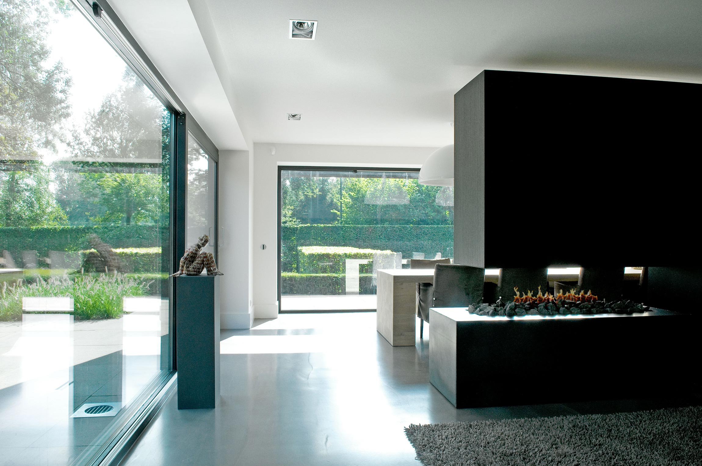 A Spacious and Sustainable Modern House Enhanced by the Wonderful Views of Nature in North Brabant by WillemsenU Architecten (24)