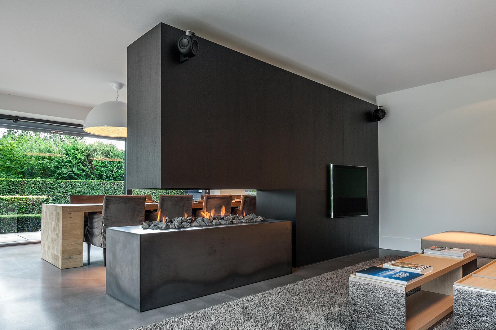 A Spacious and Sustainable Modern House Enhanced by the Wonderful Views of Nature in North Brabant by WillemsenU Architecten (25)