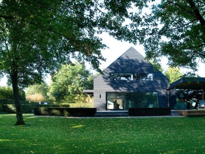 A Spacious and Sustainable Modern House Enhanced by the Wonderful Views of Nature in North Brabant by WillemsenU Architecten (3)