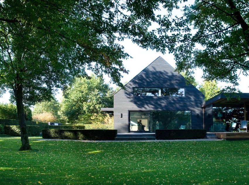 A Spacious and Sustainable Modern House Enhanced by the Wonderful Views of Nature in North Brabant by WillemsenU Architecten (3)