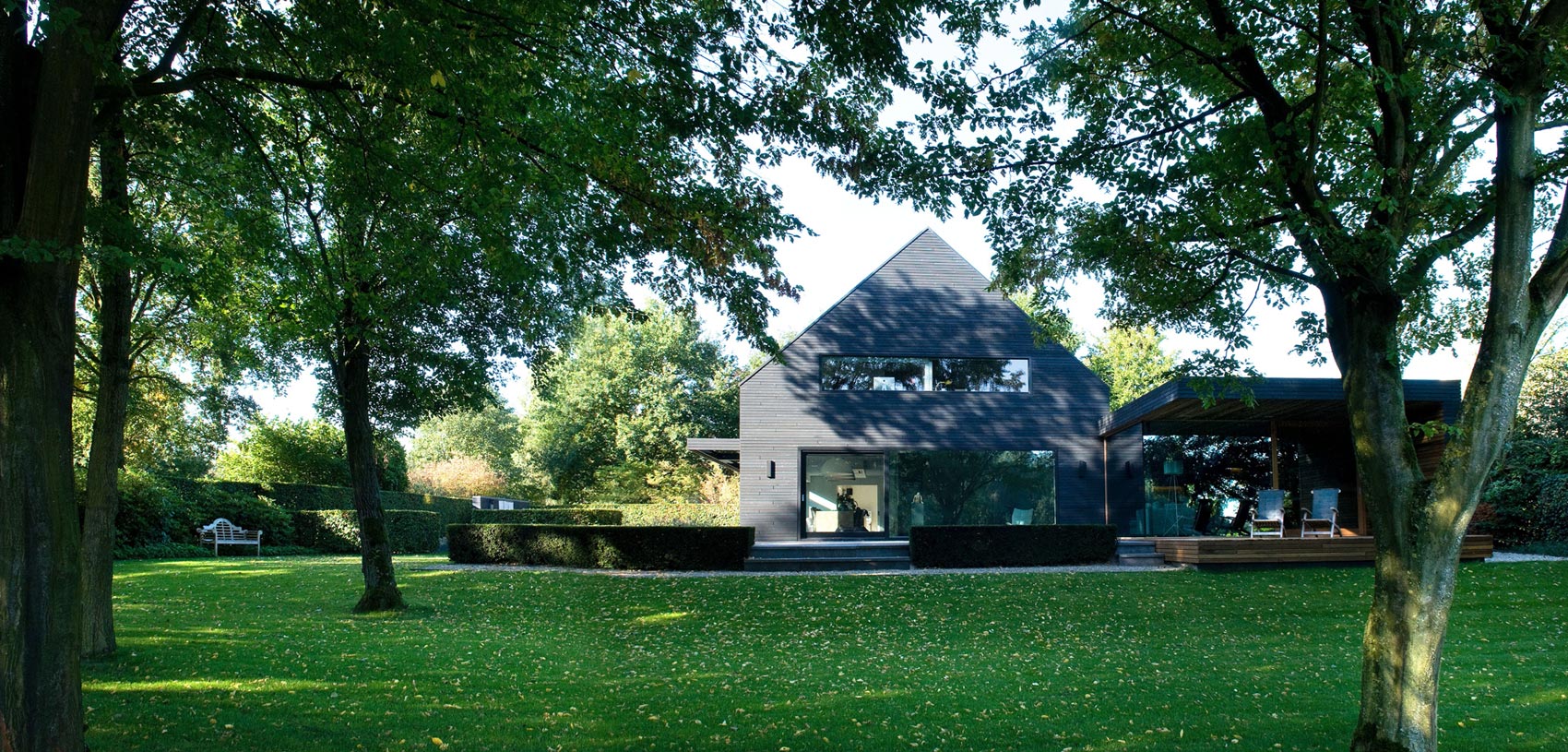 A Spacious and Sustainable Modern House Enhanced by the Wonderful Views of Nature in North Brabant by WillemsenU Architecten (3)