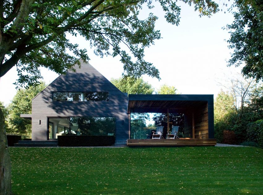 A Spacious and Sustainable Modern House Enhanced by the Wonderful Views of Nature in North Brabant by WillemsenU Architecten (4)