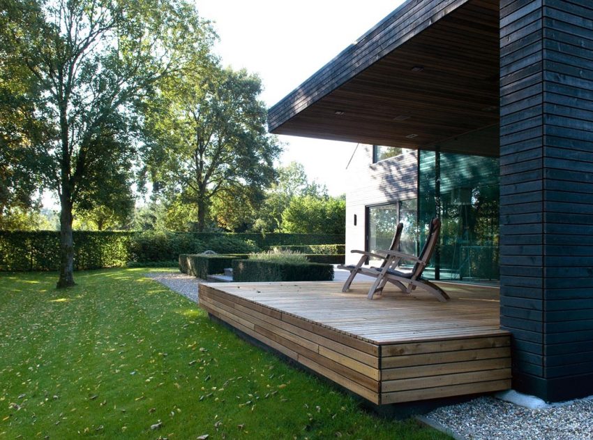 A Spacious and Sustainable Modern House Enhanced by the Wonderful Views of Nature in North Brabant by WillemsenU Architecten (5)