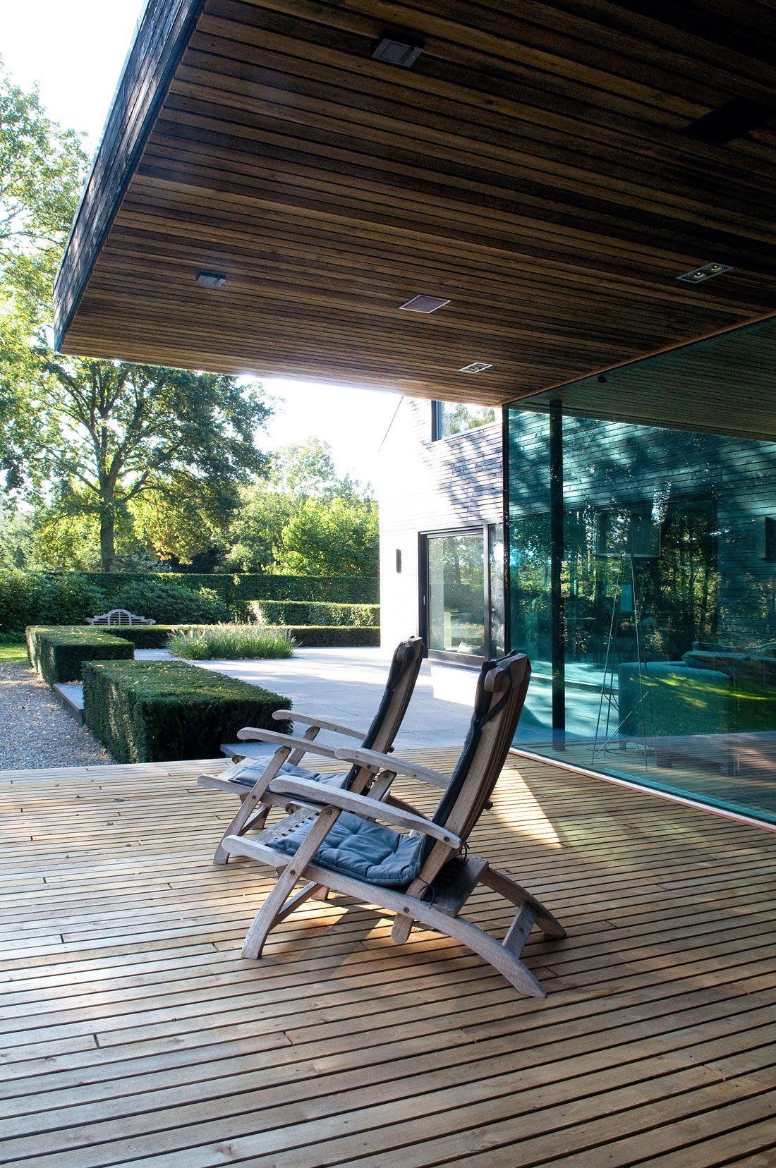 A Spacious and Sustainable Modern House Enhanced by the Wonderful Views of Nature in North Brabant by WillemsenU Architecten (6)