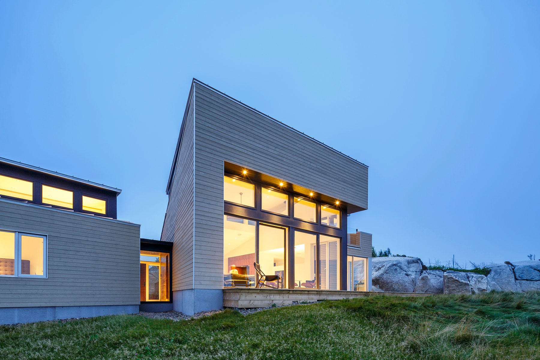 A Spacious and Unique Contemporary Home for a University Researcher in Halifax by Omar Gandhi Architect (13)
