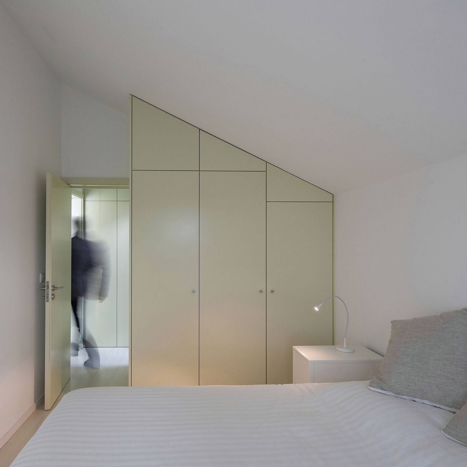 A Spectacular Contemporary Home With Magnificent Views in Gafanha da Encarnação by RVdM Arquitectos (12)