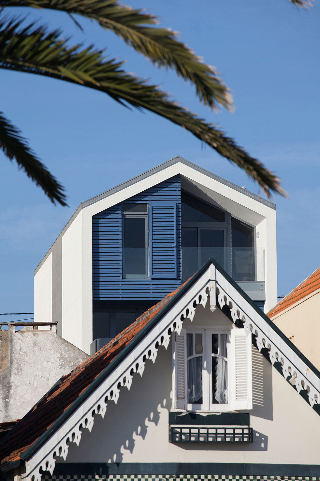 A Spectacular Contemporary Home With Magnificent Views in Gafanha da Encarnação by RVdM Arquitectos (3)