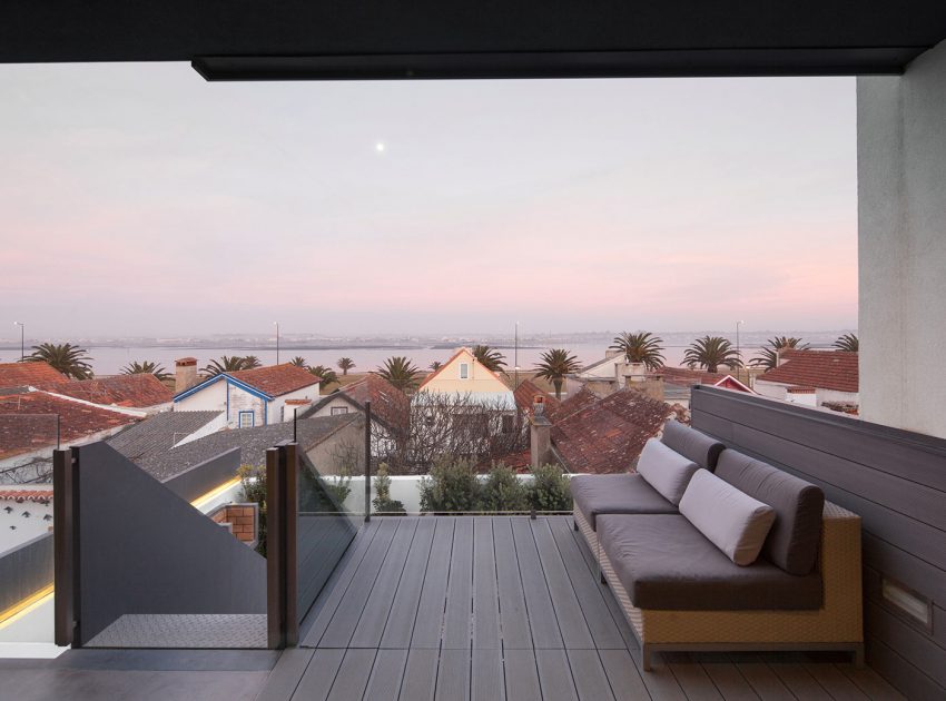 A Spectacular Contemporary Home With Magnificent Views in Gafanha da Encarnação by RVdM Arquitectos (5)