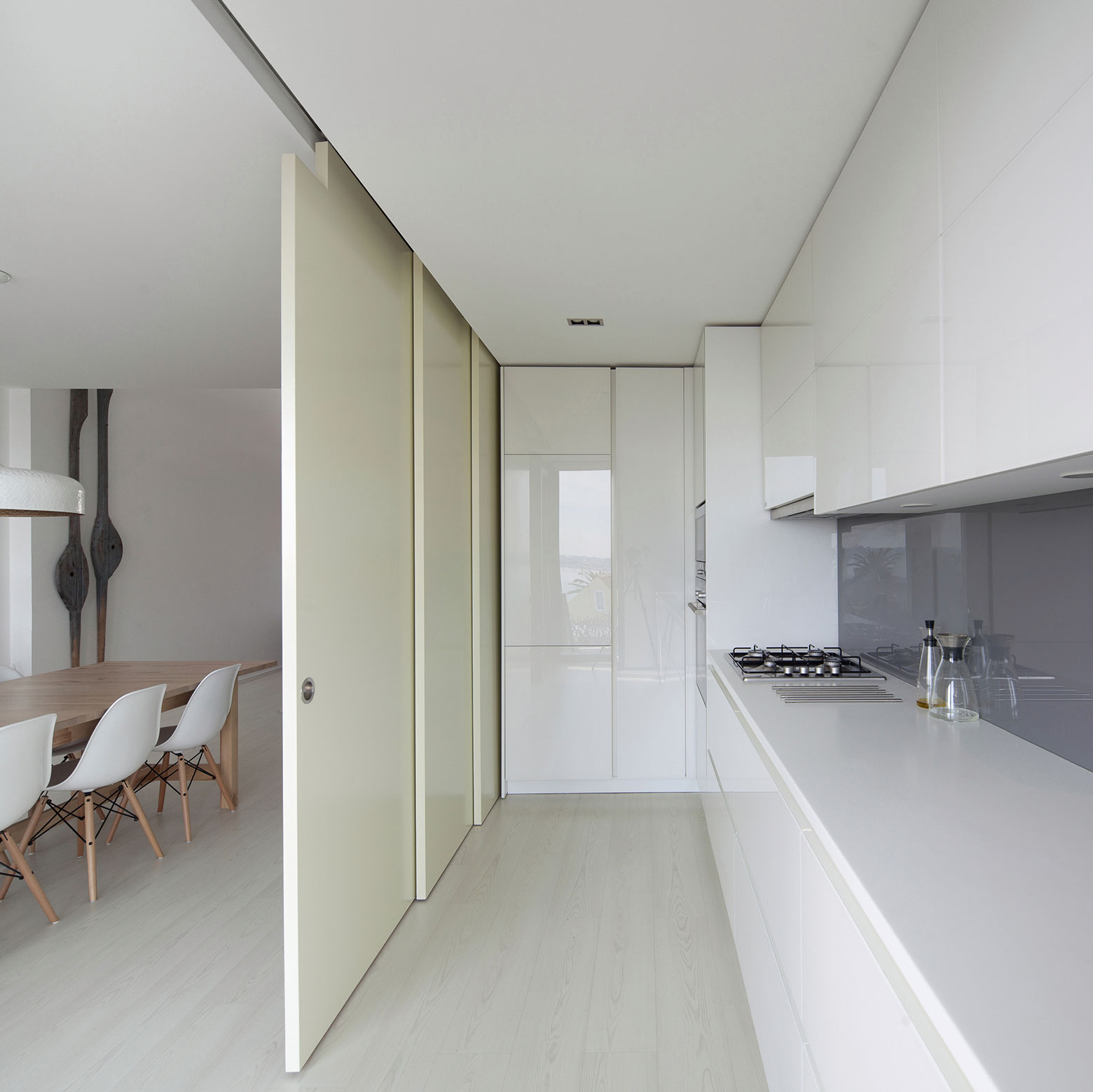 A Spectacular Contemporary Home With Magnificent Views in Gafanha da Encarnação by RVdM Arquitectos (8)