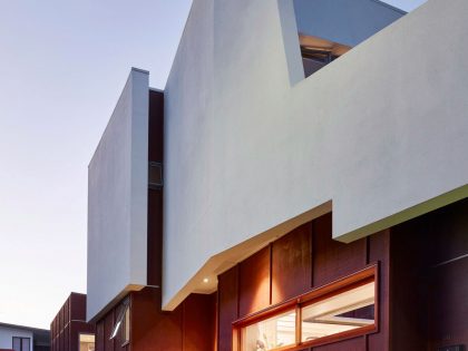 A Spectacular Long Narrow House with Long Kitchen in New Farm, Queensland by O’Neill Architecture (16)