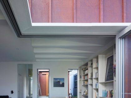 A Spectacular Long Narrow House with Long Kitchen in New Farm, Queensland by O’Neill Architecture (7)