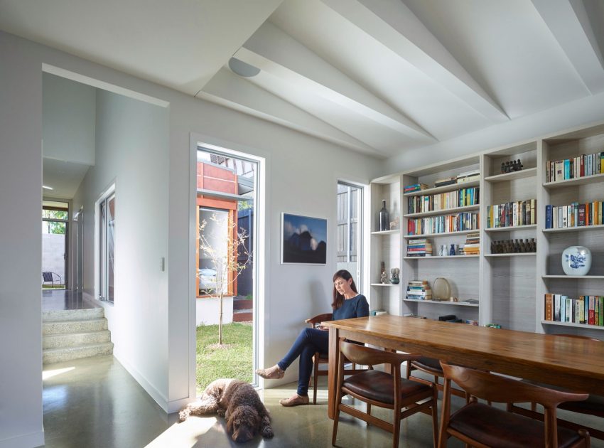 A Spectacular Long Narrow House with Long Kitchen in New Farm, Queensland by O’Neill Architecture (9)