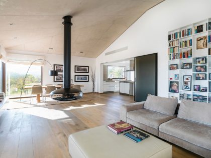 A Spectacular Modern House with Open Spaces and Warm Atmosphere in Mallorca by Marga Rotger (4)