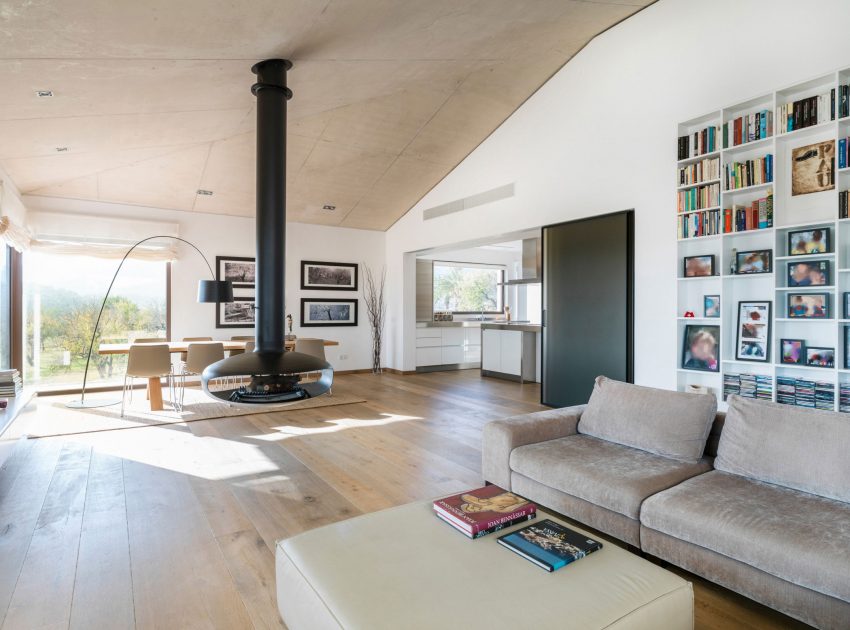 A Spectacular Modern House with Open Spaces and Warm Atmosphere in Mallorca by Marga Rotger (4)