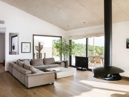 A Spectacular Modern House with Open Spaces and Warm Atmosphere in Mallorca by Marga Rotger (5)