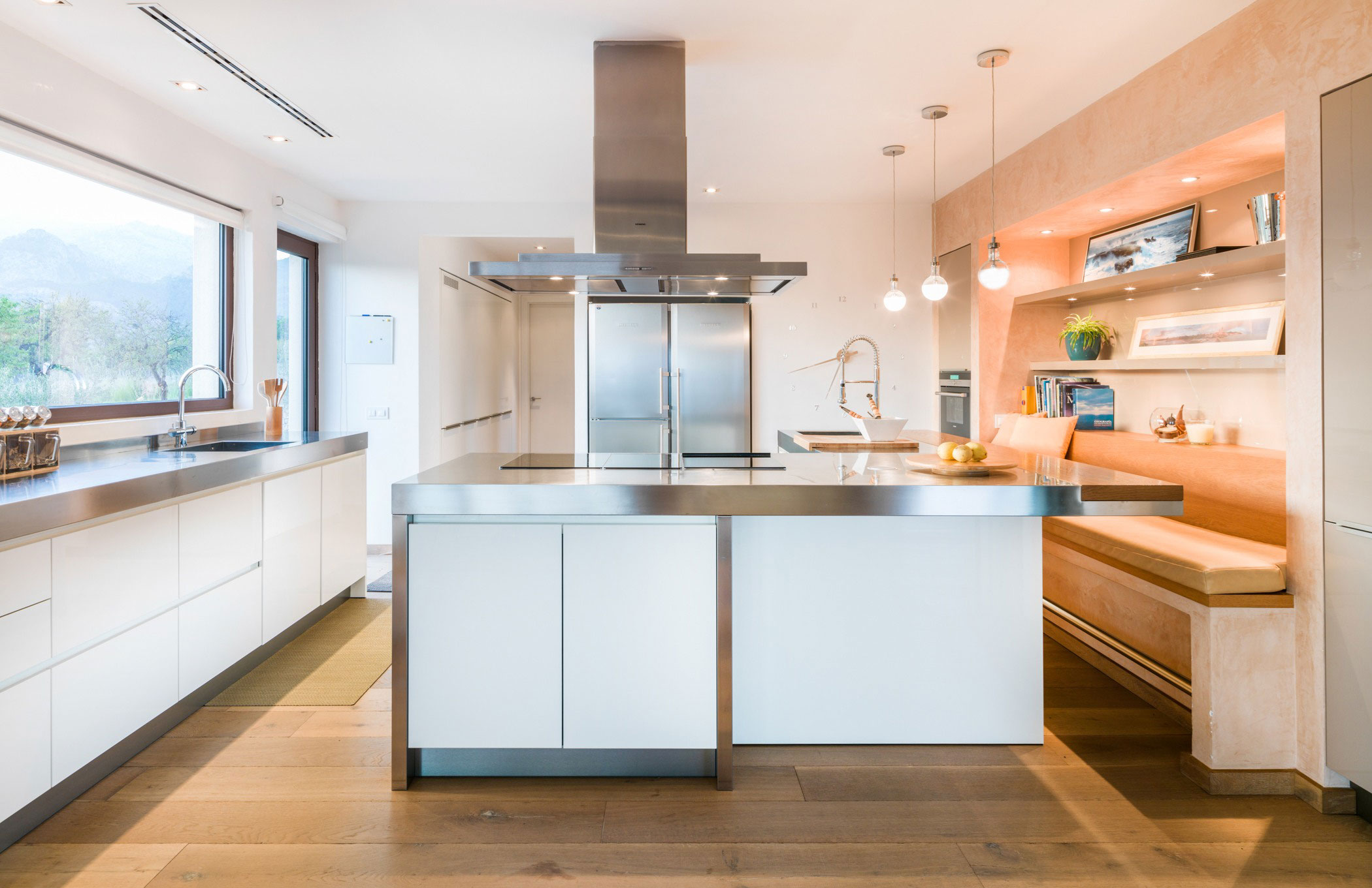 A Spectacular Modern House with Open Spaces and Warm Atmosphere in Mallorca by Marga Rotger (7)