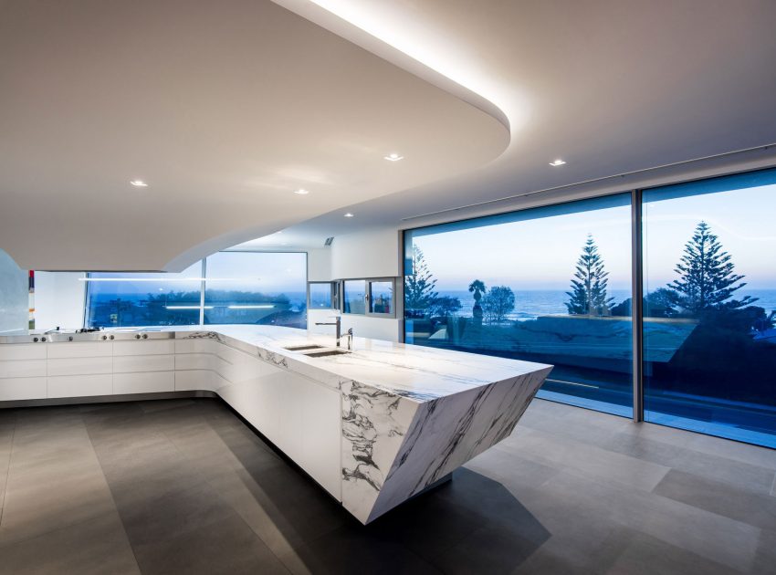 A Spectacular and Dramatic Home with Sophisticated and Spacious Interior in Trigg, Australia by Hillam Architects (5)