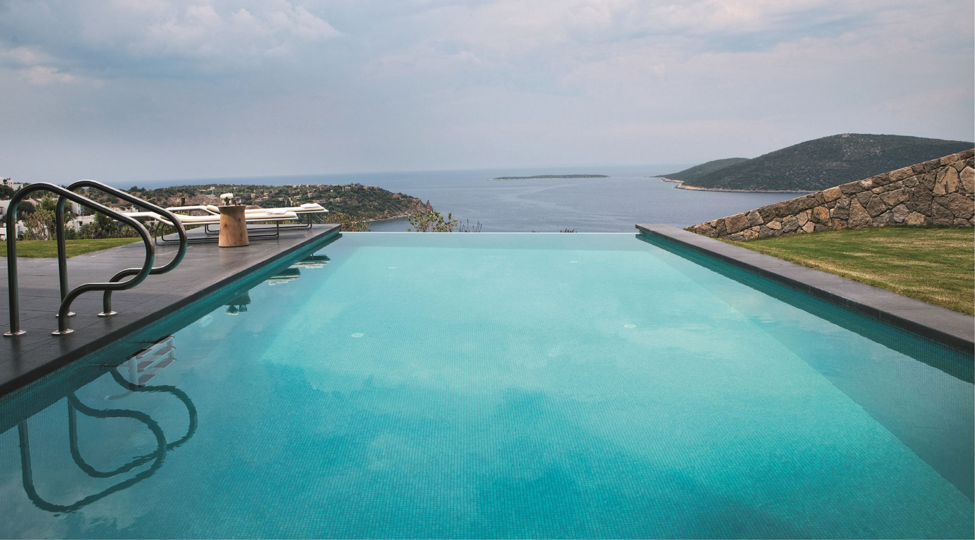 A Striking Contemporary Home Overlooking the Hebil Bay in Bodrum, Turkey by Aytaç Architects (11)