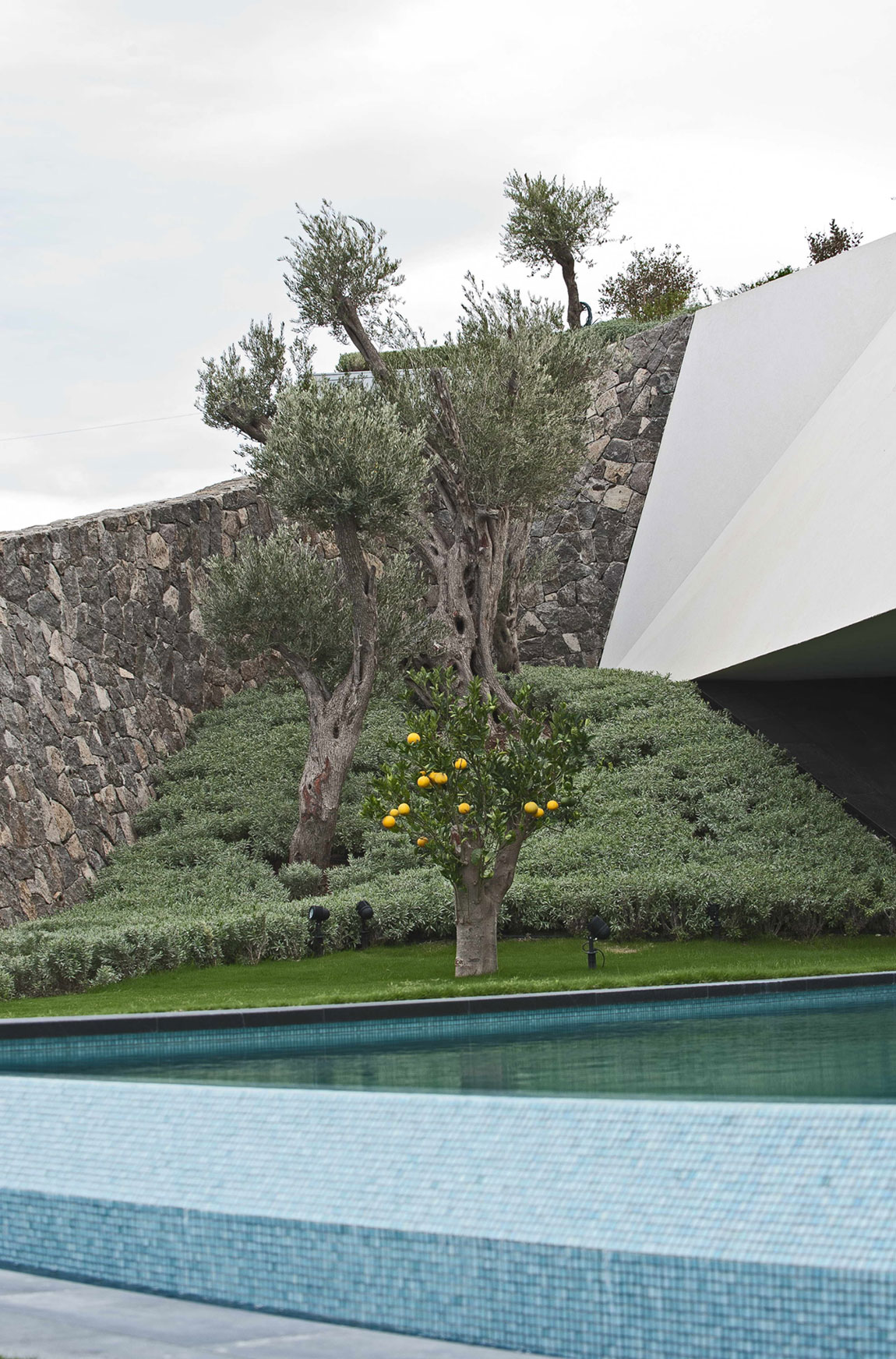 A Striking Contemporary Home Overlooking the Hebil Bay in Bodrum, Turkey by Aytaç Architects (12)