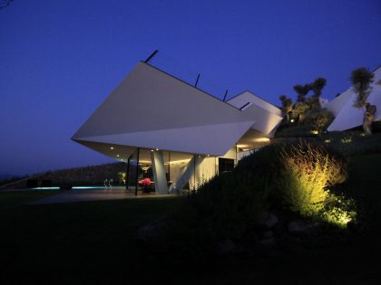 A Striking Contemporary Home Overlooking the Hebil Bay in Bodrum, Turkey by Aytaç Architects (2)