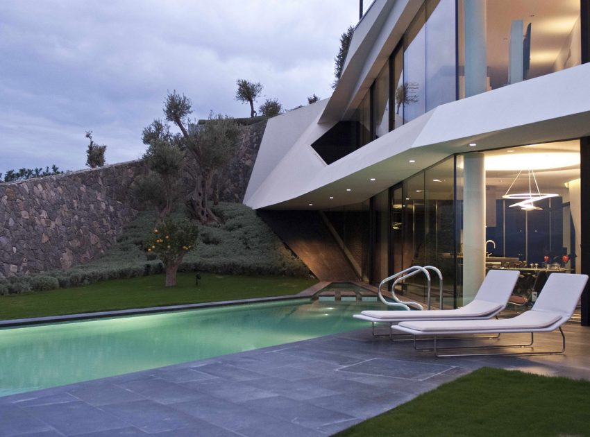 A Striking Contemporary Home Overlooking the Hebil Bay in Bodrum, Turkey by Aytaç Architects (4)