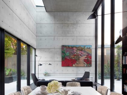 A Striking Contemporary Home with Concrete Walls and Pool in Woollahra, Australia by Smart Design Studio (18)