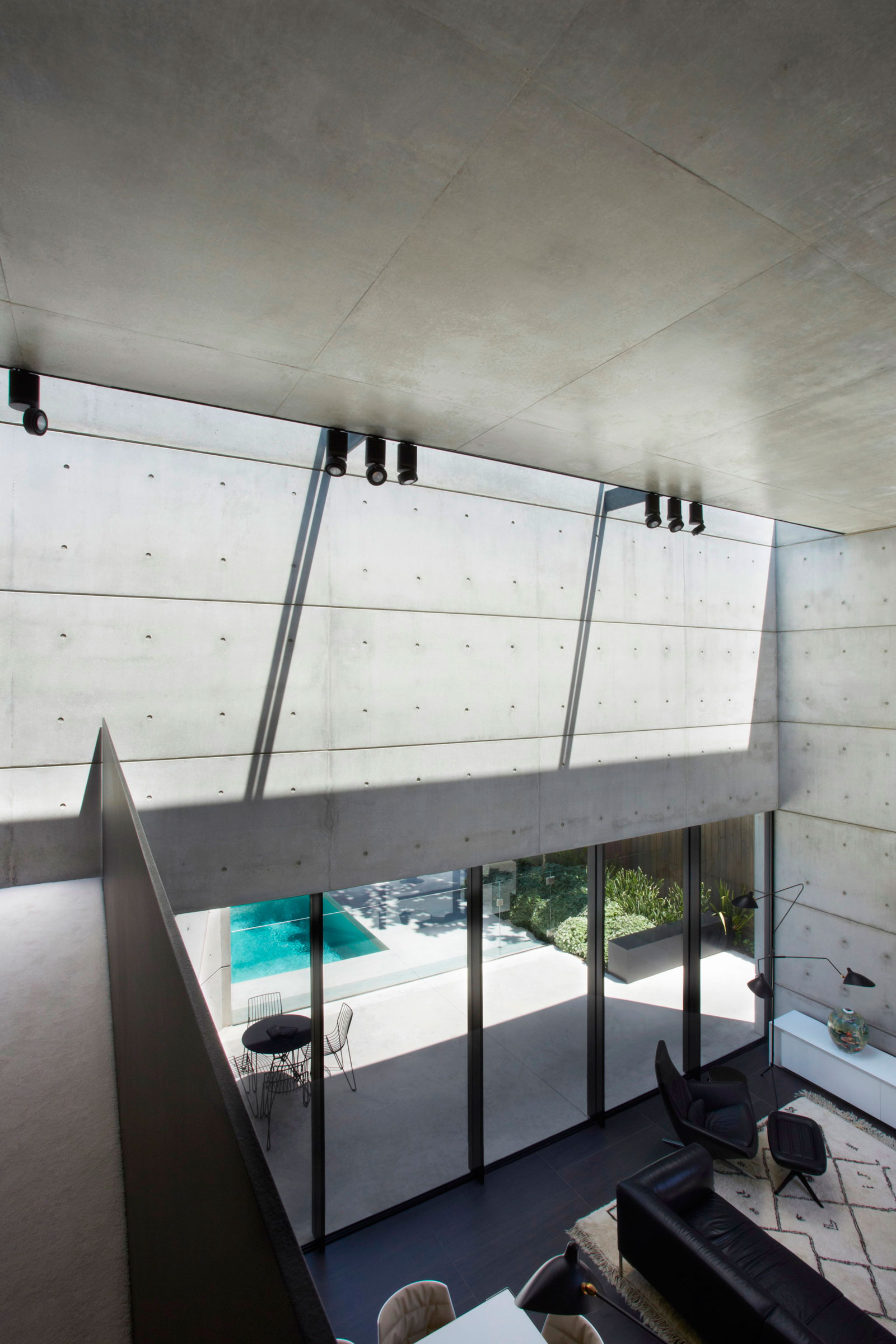 A Striking Contemporary Home with Concrete Walls and Pool in Woollahra, Australia by Smart Design Studio (22)