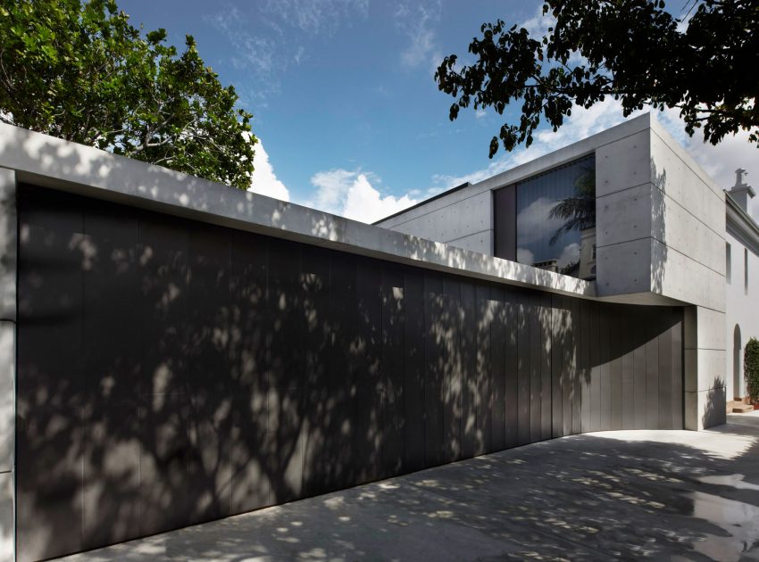 A Striking Contemporary Home with Concrete Walls and Pool in Woollahra, Australia by Smart Design Studio (3)