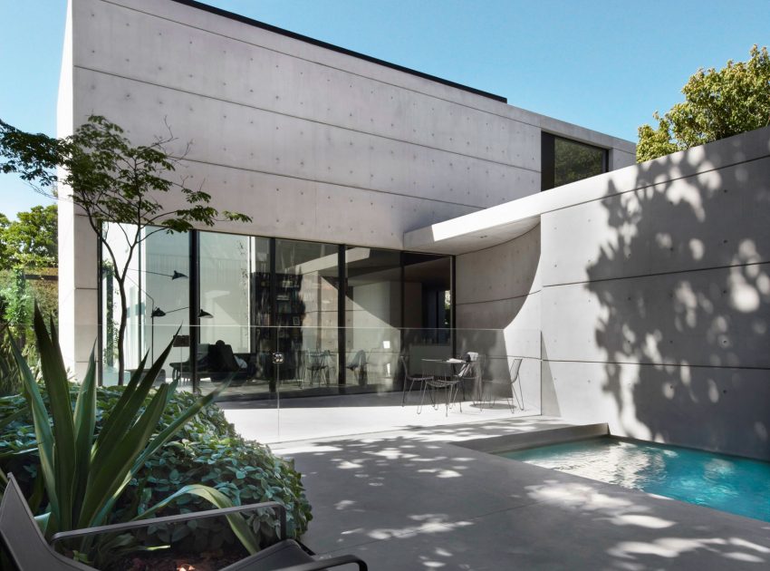 A Striking Contemporary Home with Concrete Walls and Pool in Woollahra, Australia by Smart Design Studio (6)