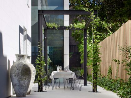 A Striking Contemporary Home with Concrete Walls and Pool in Woollahra, Australia by Smart Design Studio (7)