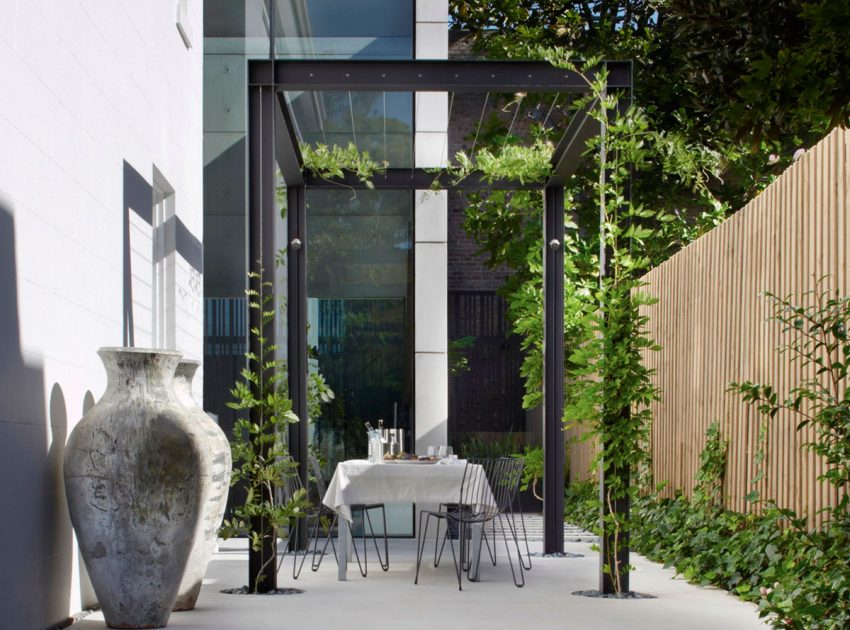 A Striking Contemporary Home with Concrete Walls and Pool in Woollahra, Australia by Smart Design Studio (7)