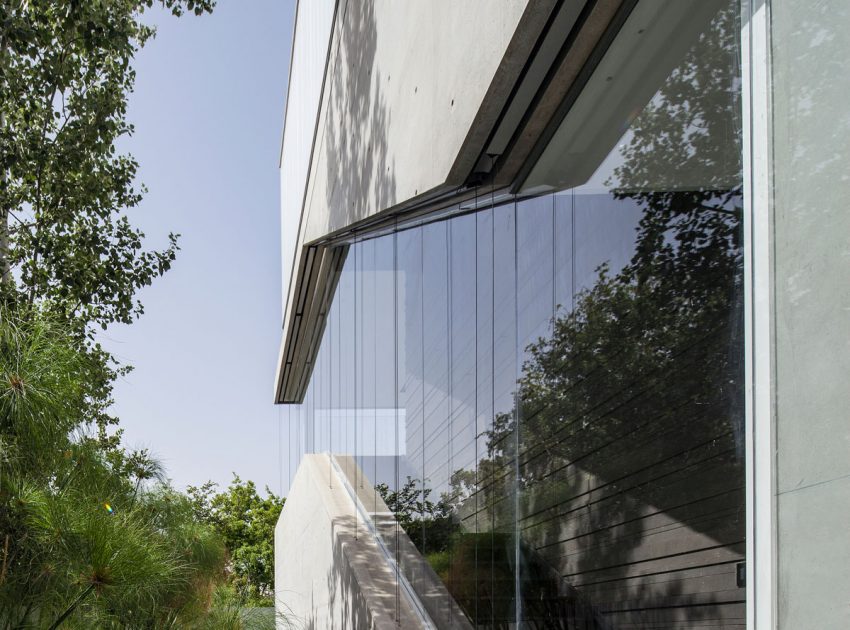 A Striking Contemporary Home with Elegant Features in Ramat Gan by Pitsou Kedem Architects (14)